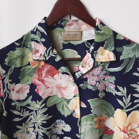 🌺LIZ CLAIBORNE Floral Button Top - Picture 9 of 9